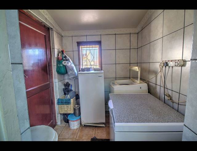 4 BEDROOM FREESTANDING FOR SALE IN KEMPTON PARK EXT 2
